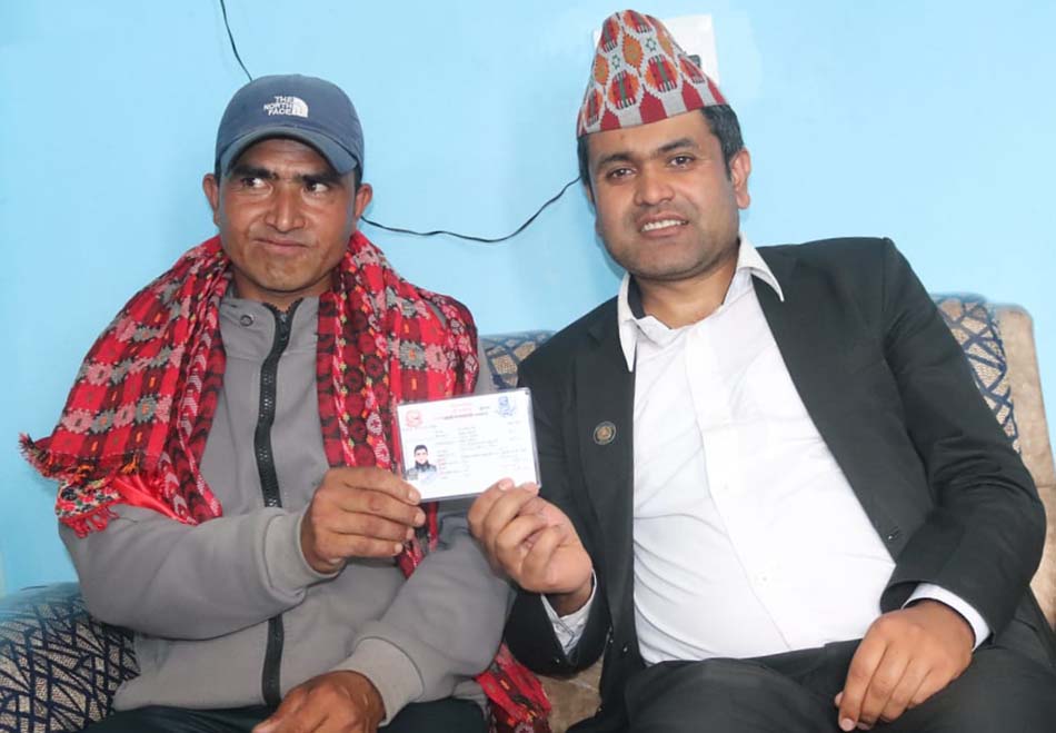 खोटाङमा बाबुआमा टुङ्गो नभएका इन्द्रबहादुरलाई ३६ वर्षमा नागरिकता